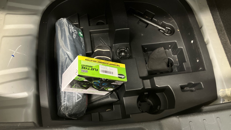 Nissan Juke 1.0 DiG-T 114 N-Connecta 5dr Petrol Hatchback - Image 22