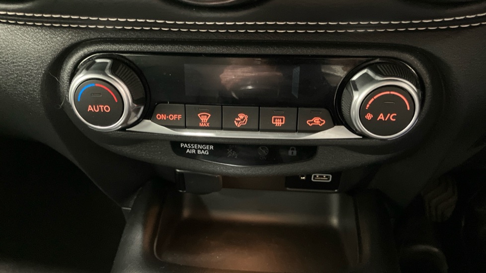 Nissan Juke 1.0 DiG-T 114 N-Connecta 5dr Petrol Hatchback - Image 30