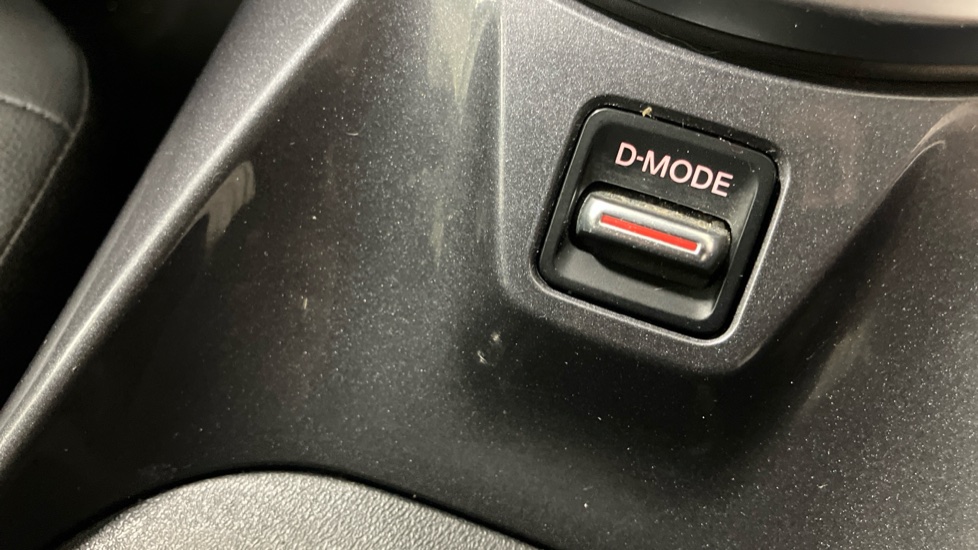 Nissan Juke 1.0 DiG-T 114 N-Connecta 5dr Petrol Hatchback - Image 32