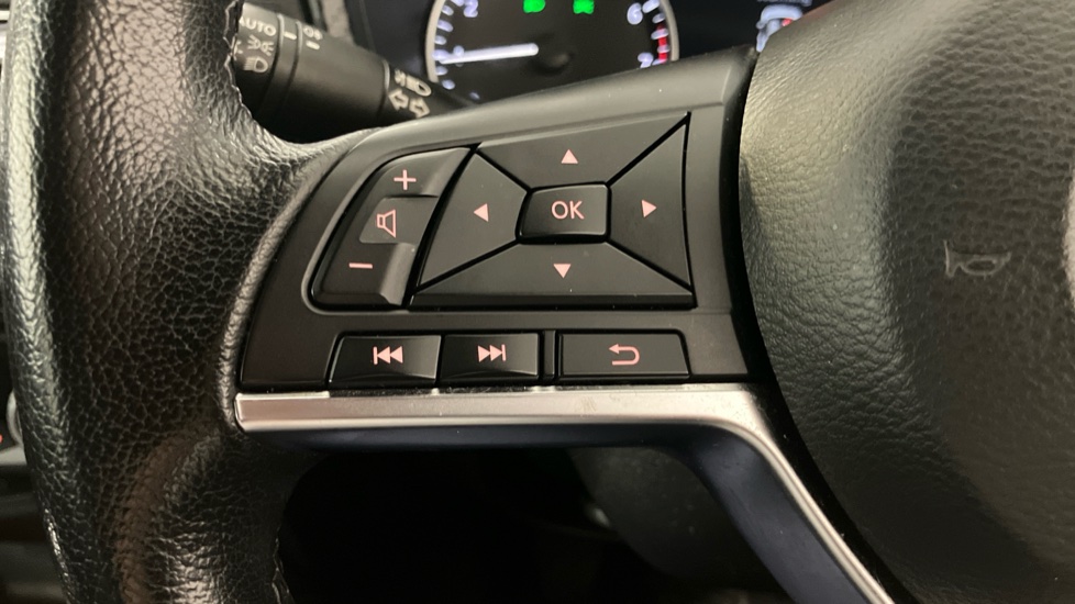 Nissan Juke 1.0 DiG-T 114 N-Connecta 5dr Petrol Hatchback - Image 34