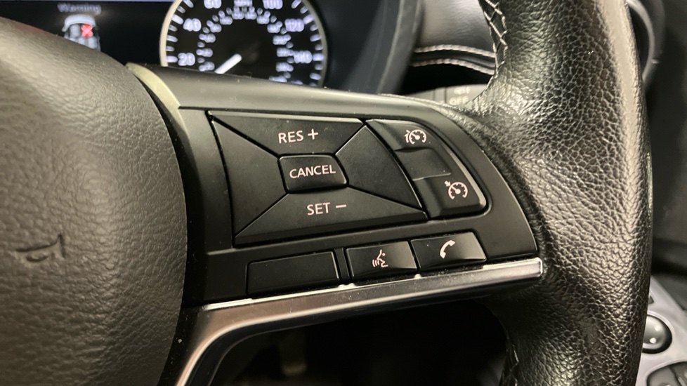 Nissan Juke 1.0 DiG-T 114 N-Connecta 5dr Petrol Hatchback - Image 35