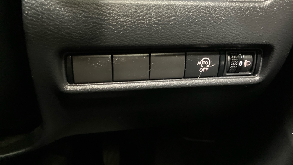 Nissan Juke 1.0 DiG-T 114 N-Connecta 5dr Petrol Hatchback - Image 37