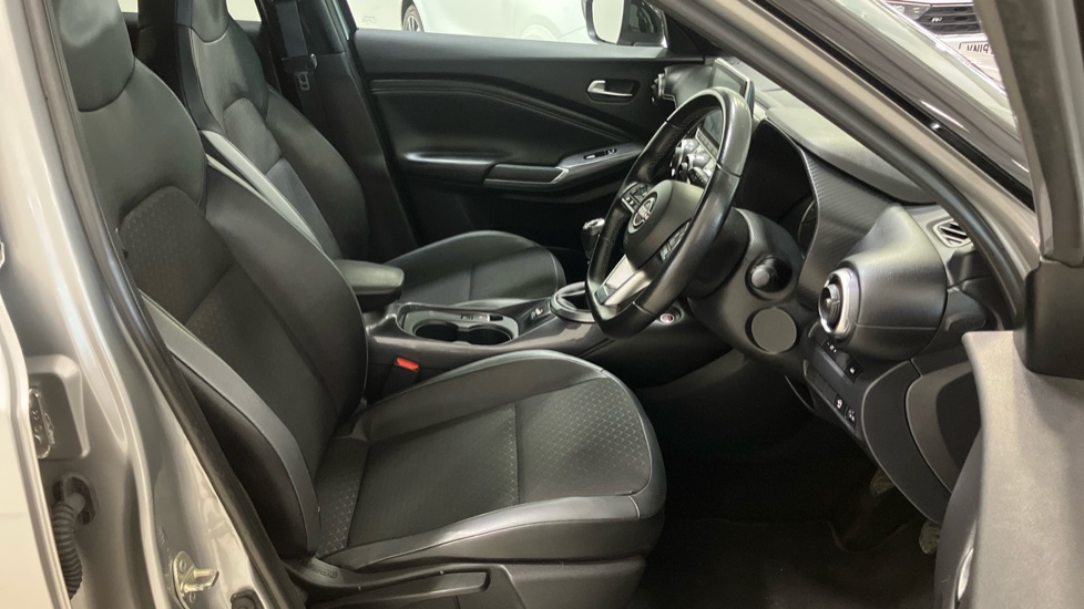 Nissan Juke 1.0 DiG-T 114 N-Connecta 5dr Petrol Hatchback - Image 41