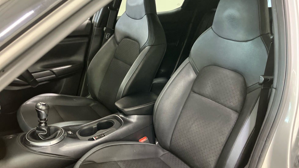 Nissan Juke 1.0 DiG-T 114 N-Connecta 5dr Petrol Hatchback - Image 43