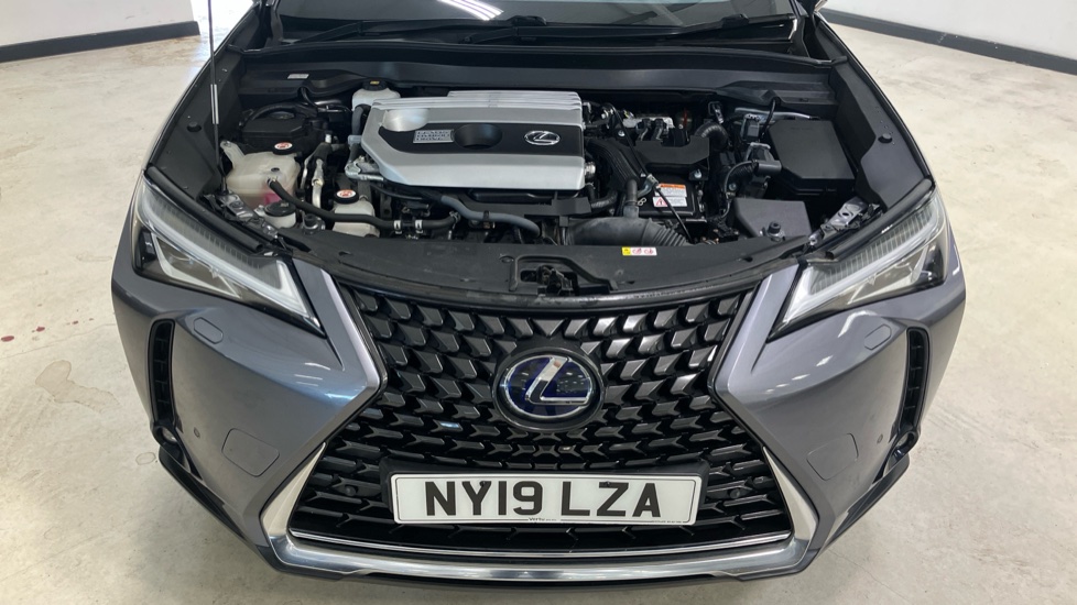 Lexus UX 250h 2.0 5dr CVT [without Nav] Hybrid Hatchback - Image 8