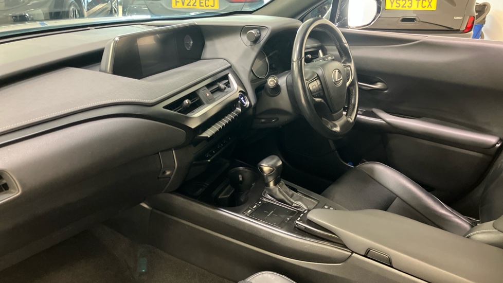 Lexus UX 250h 2.0 5dr CVT [without Nav] Hybrid Hatchback - Image 9
