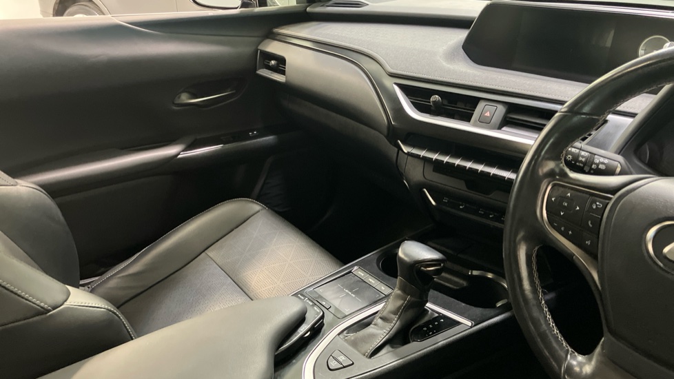 Lexus UX 250h 2.0 5dr CVT [without Nav] Hybrid Hatchback - Image 14