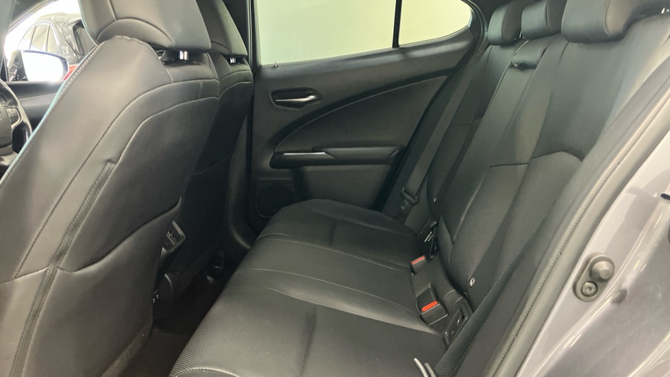 Lexus UX 250h 2.0 5dr CVT [without Nav] Hybrid Hatchback - Image 16