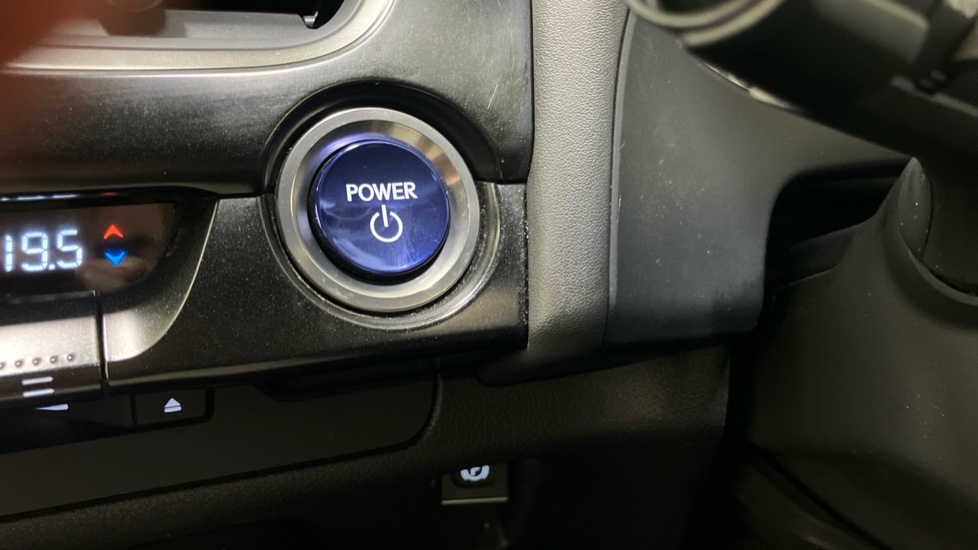 Lexus UX 250h 2.0 5dr CVT [without Nav] Hybrid Hatchback - Image 29