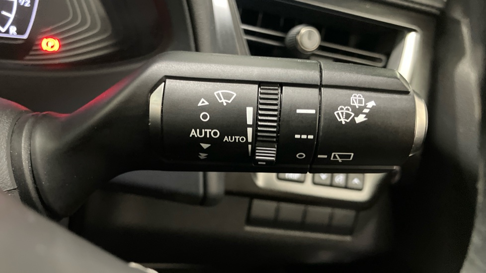 Lexus UX 250h 2.0 5dr CVT [without Nav] Hybrid Hatchback - Image 31