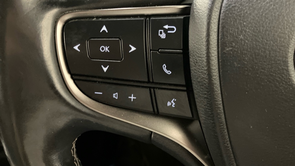 Lexus UX 250h 2.0 5dr CVT [without Nav] Hybrid Hatchback - Image 32