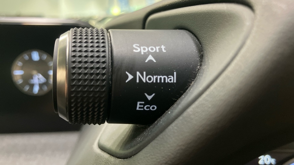 Lexus UX 250h 2.0 5dr CVT [without Nav] Hybrid Hatchback - Image 34
