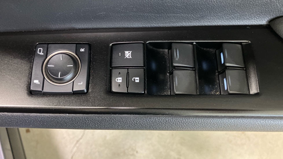 Lexus UX 250h 2.0 5dr CVT [without Nav] Hybrid Hatchback - Image 36