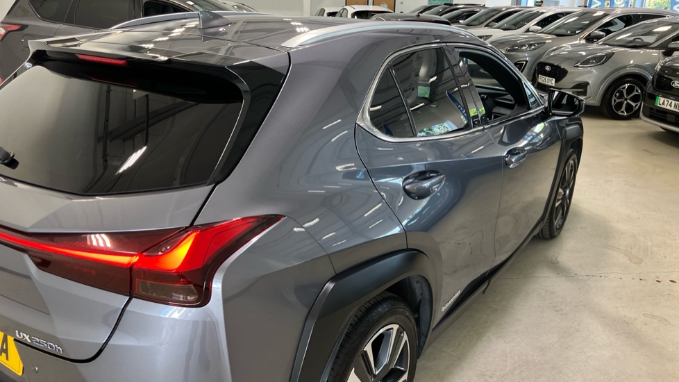 Lexus UX 250h 2.0 5dr CVT [without Nav] Hybrid Hatchback - Image 38