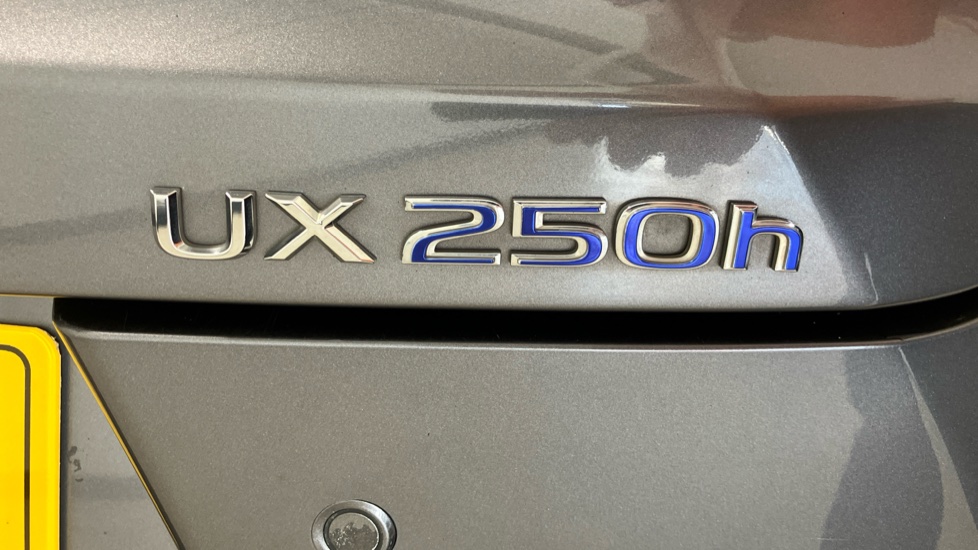 Lexus UX 250h 2.0 5dr CVT [without Nav] Hybrid Hatchback - Image 40
