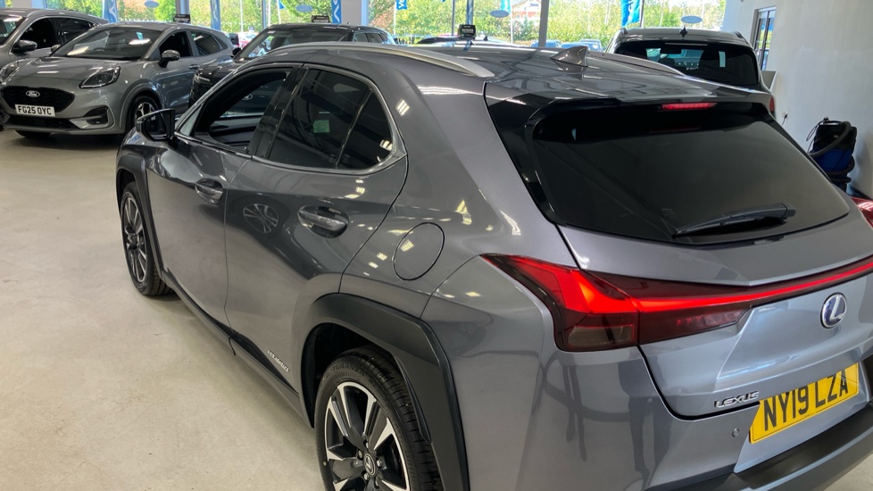 Lexus UX 250h 2.0 5dr CVT [without Nav] Hybrid Hatchback - Image 44