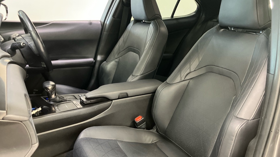 Lexus UX 250h 2.0 5dr CVT [without Nav] Hybrid Hatchback - Image 45