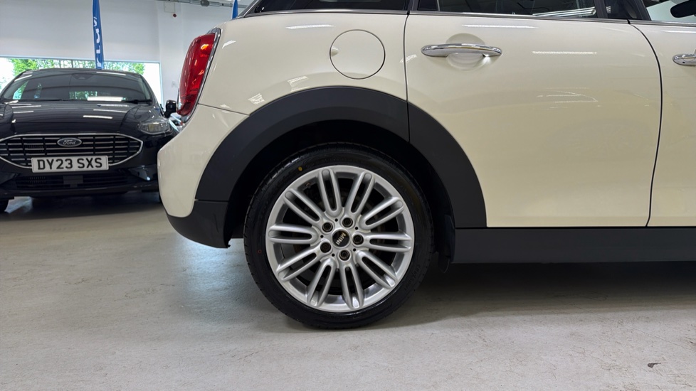 MINI Hatchback 1.5 Cooper Exclusive II 5dr Auto Petrol Hatchback - Image 7