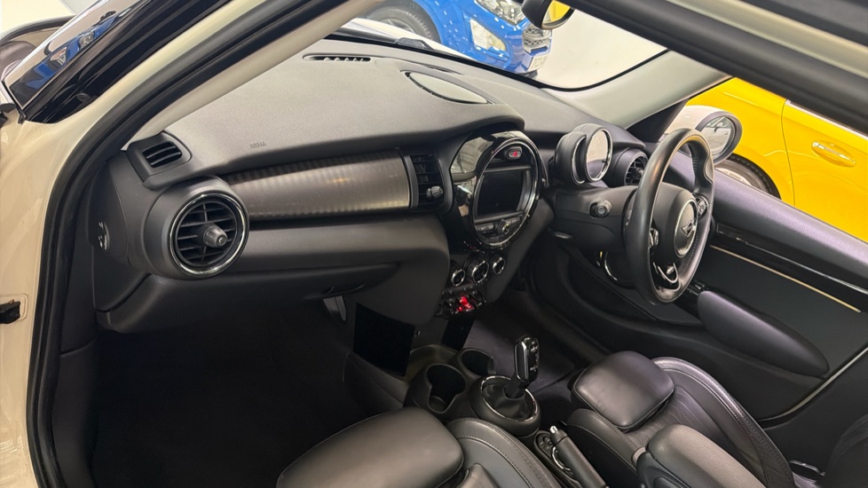 MINI Hatchback 1.5 Cooper Exclusive II 5dr Auto Petrol Hatchback - Image 9