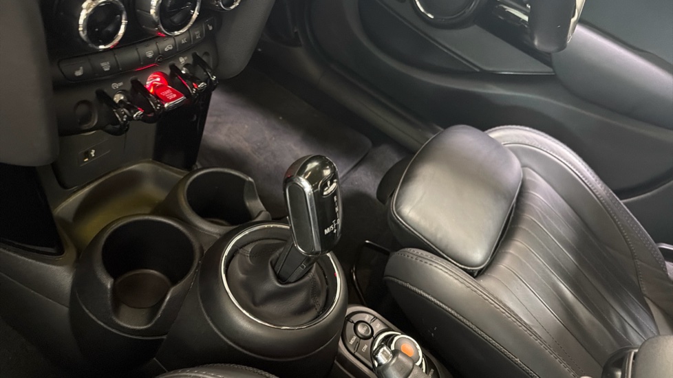 MINI Hatchback 1.5 Cooper Exclusive II 5dr Auto Petrol Hatchback - Image 13