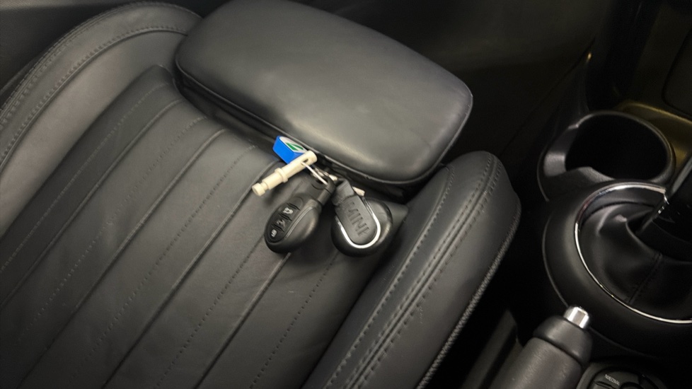 MINI Hatchback 1.5 Cooper Exclusive II 5dr Auto Petrol Hatchback - Image 19
