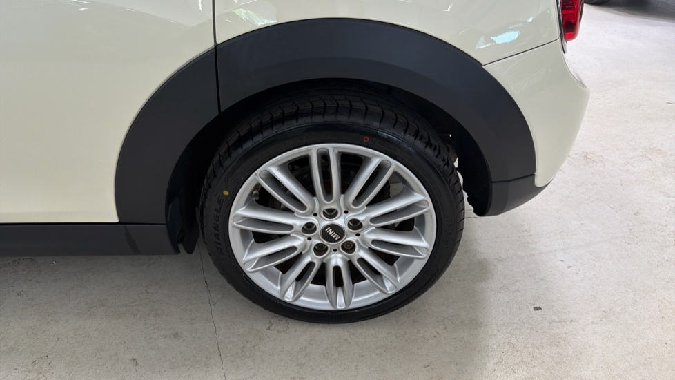 MINI Hatchback 1.5 Cooper Exclusive II 5dr Auto Petrol Hatchback - Image 21