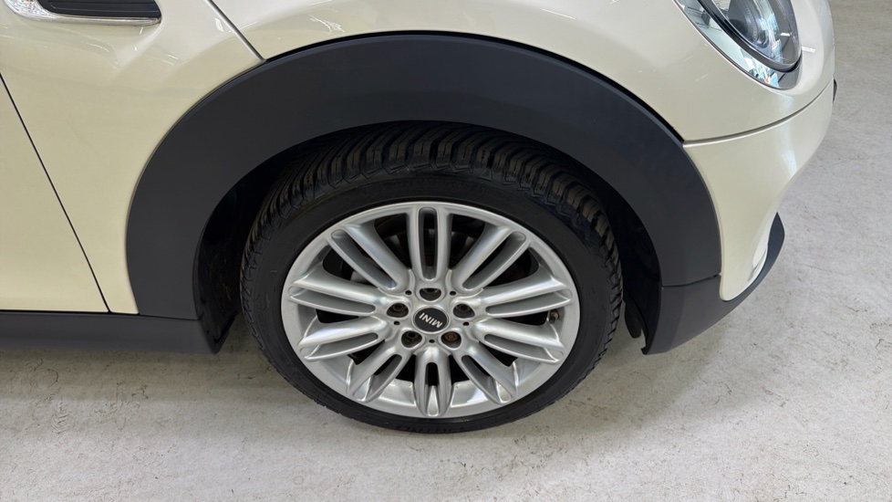 MINI Hatchback 1.5 Cooper Exclusive II 5dr Auto Petrol Hatchback - Image 24