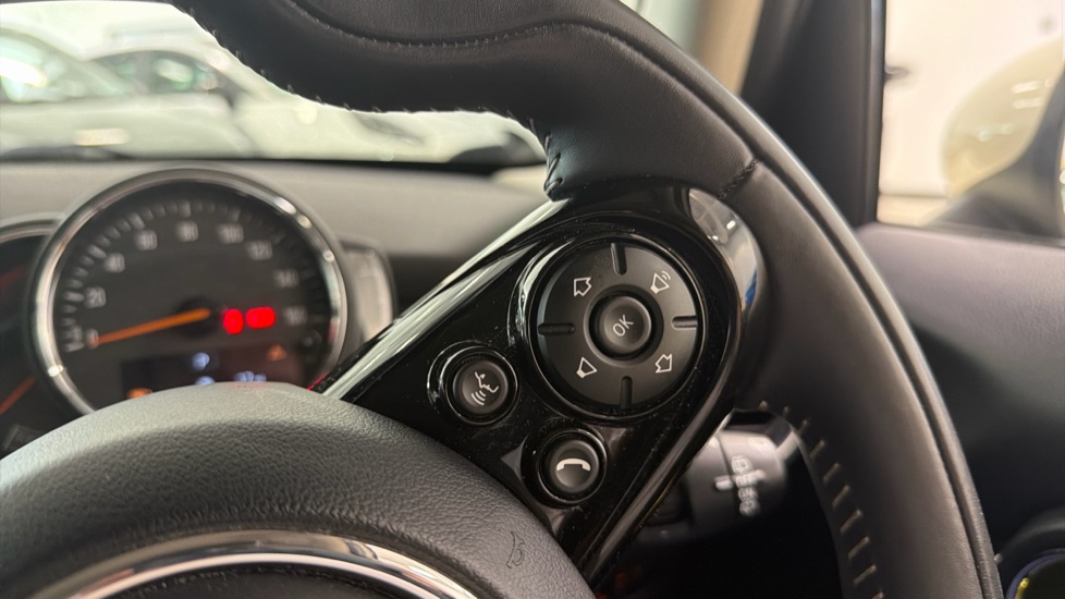 MINI Hatchback 1.5 Cooper Exclusive II 5dr Auto Petrol Hatchback - Image 28