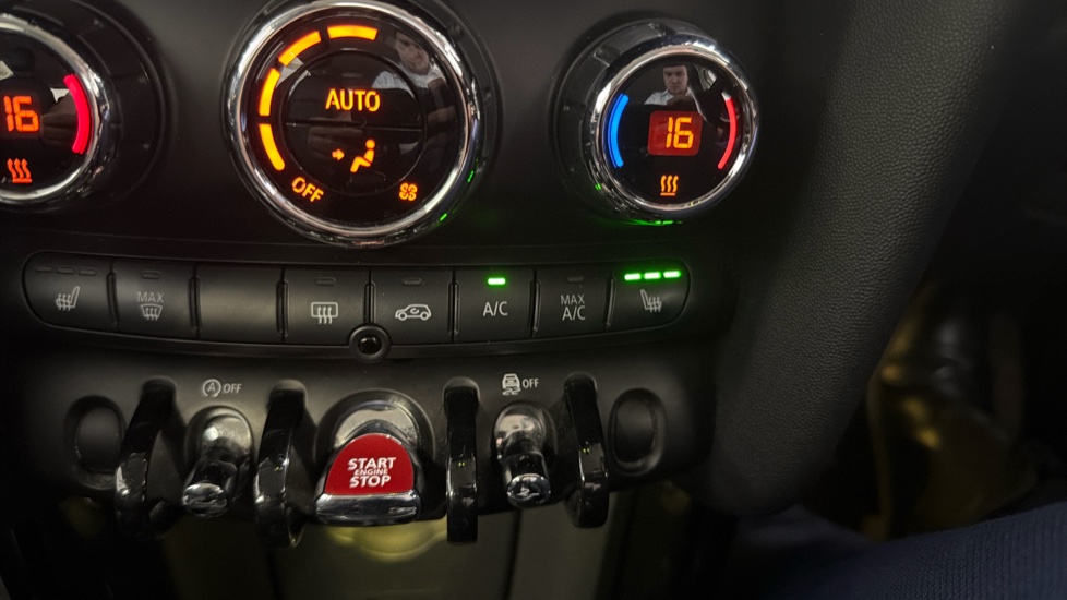 MINI Hatchback 1.5 Cooper Exclusive II 5dr Auto Petrol Hatchback - Image 32