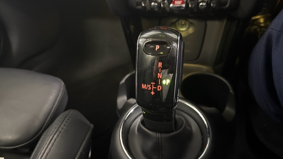 MINI Hatchback 1.5 Cooper Exclusive II 5dr Auto Petrol Hatchback - Image 33