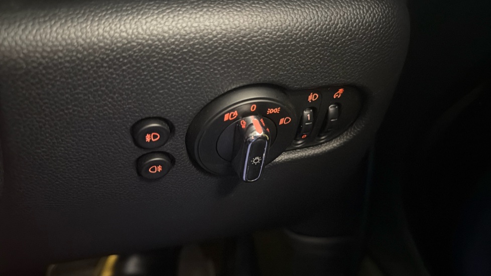 MINI Hatchback 1.5 Cooper Exclusive II 5dr Auto Petrol Hatchback - Image 40