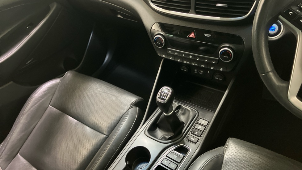 Hyundai TUCSON 1.6 CRDi 136 Premium SE 5dr 2WD Diesel Estate - Image 14