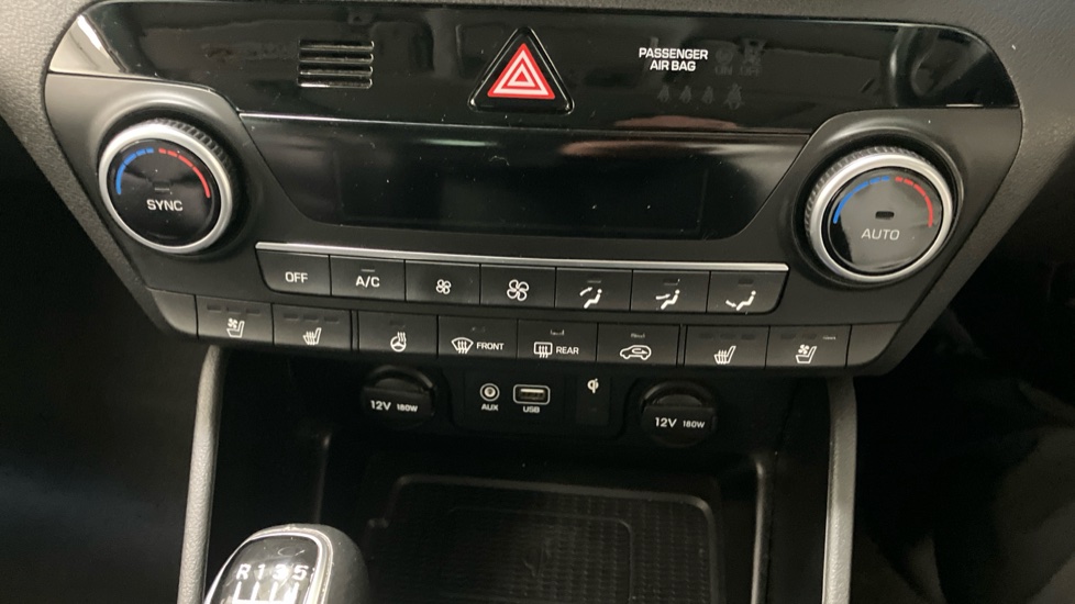 Hyundai TUCSON 1.6 CRDi 136 Premium SE 5dr 2WD Diesel Estate - Image 25