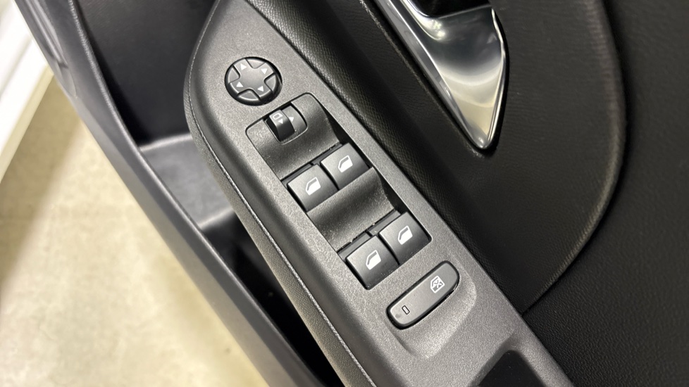 Vauxhall Corsa 1.2 Elite Edition 5dr Petrol Hatchback - Image 28