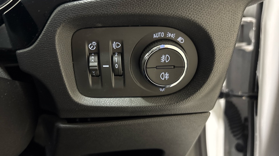Vauxhall Corsa 1.2 Elite Edition 5dr Petrol Hatchback - Image 29