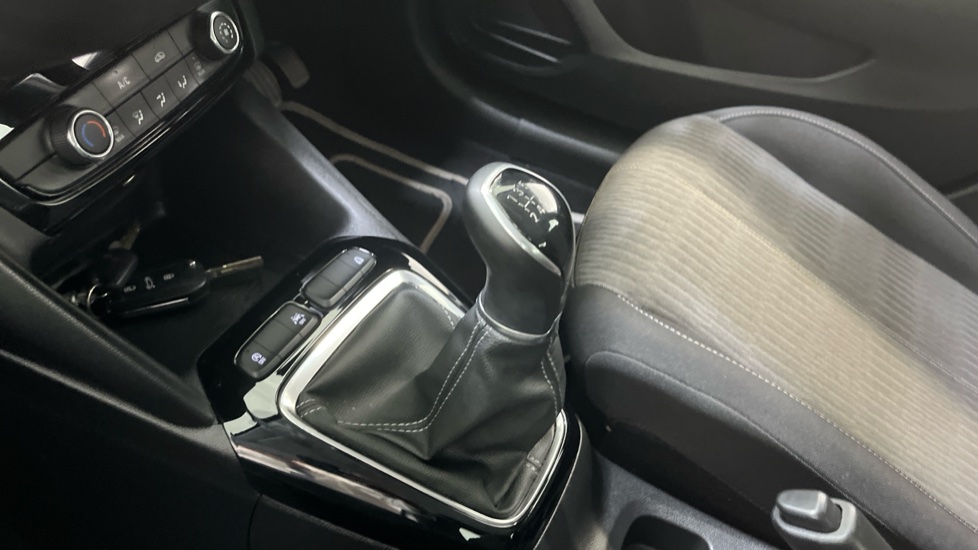 Vauxhall Corsa 1.2 SE 5dr Petrol Hatchback - Image 13