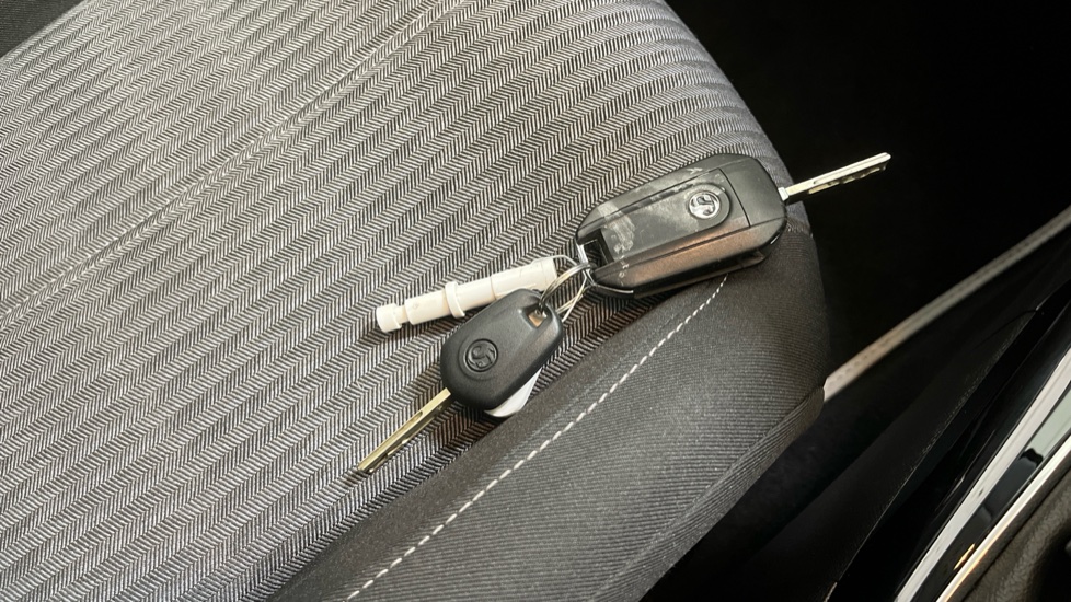 Vauxhall Corsa 1.2 SE 5dr Petrol Hatchback - Image 20