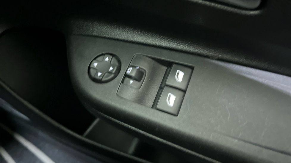 Vauxhall Corsa 1.2 SE 5dr Petrol Hatchback - Image 21