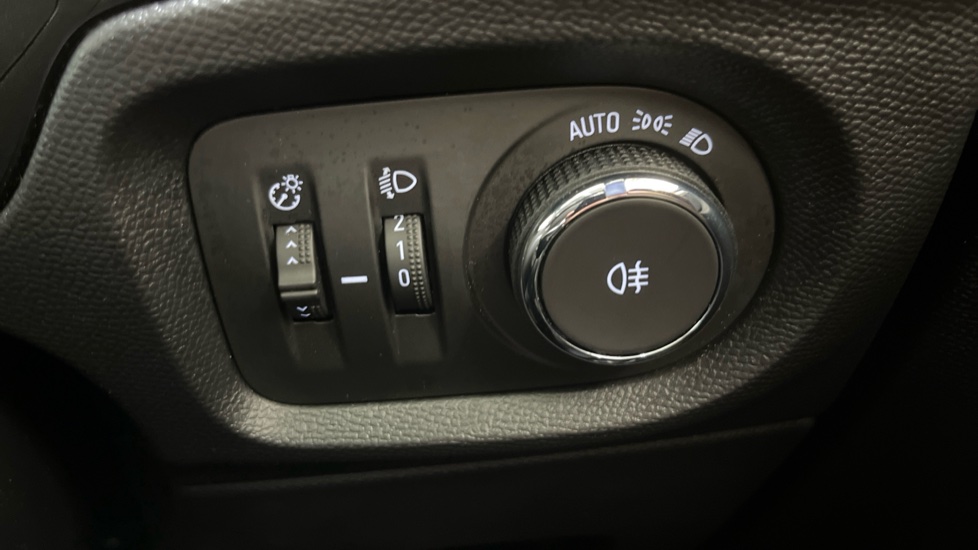 Vauxhall Corsa 1.2 SE 5dr Petrol Hatchback - Image 22