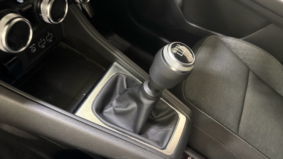 Renault Captur 1.0 TCE 90 Evolution 5dr Petrol Hatchback - Image 13