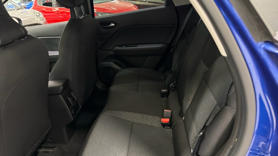 Renault Captur 1.0 TCE 90 Evolution 5dr Petrol Hatchback - Image 16