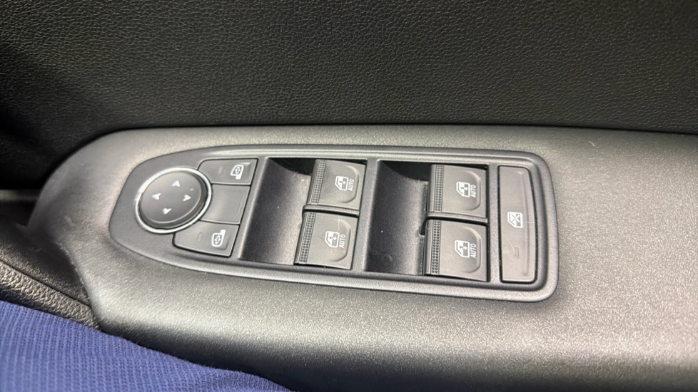 Renault Captur 1.0 TCE 90 Evolution 5dr Petrol Hatchback - Image 43