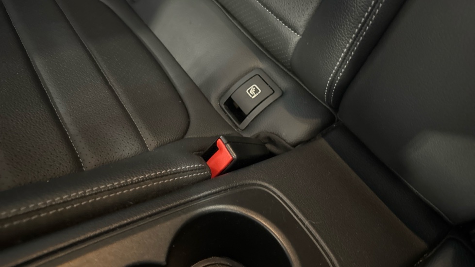 Mercedes-Benz C-Class C200 Sport 2dr 9G-Tronic Petrol Coupe - Image 17