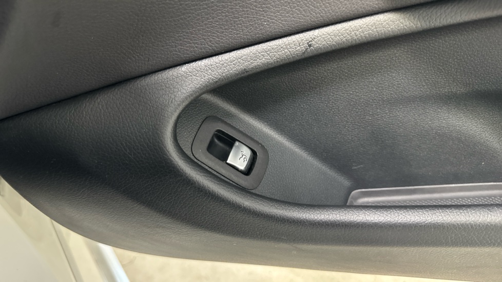 Mercedes-Benz C-Class C200 Sport 2dr 9G-Tronic Petrol Coupe - Image 23
