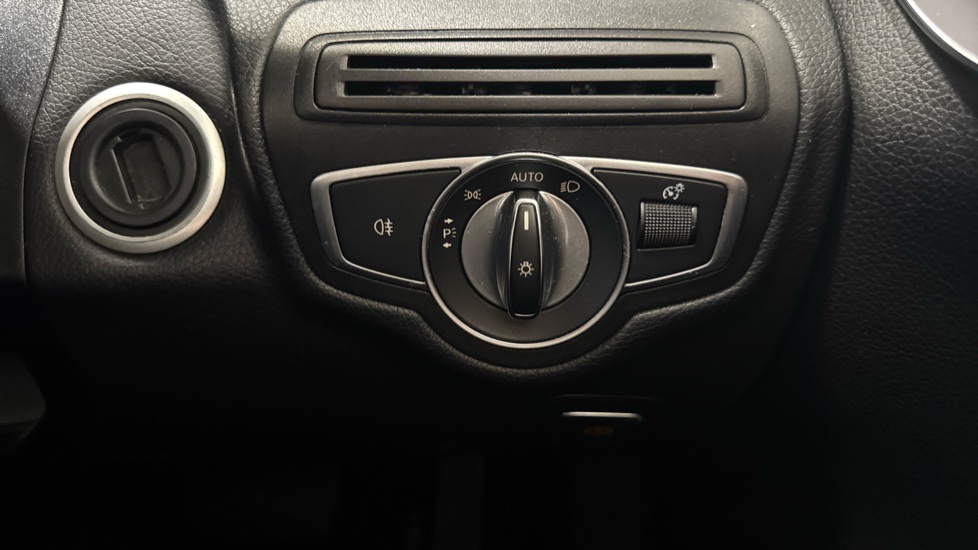 Mercedes-Benz C-Class C200 Sport 2dr 9G-Tronic Petrol Coupe - Image 28