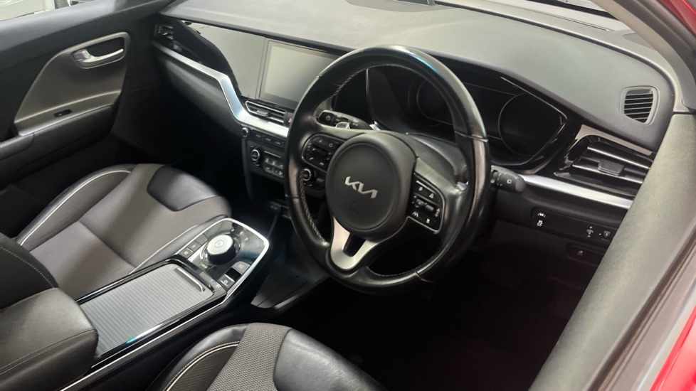 Kia E-Niro 150kW 2 Long Range 64kWh 5dr Auto Electric Estate - Image 11