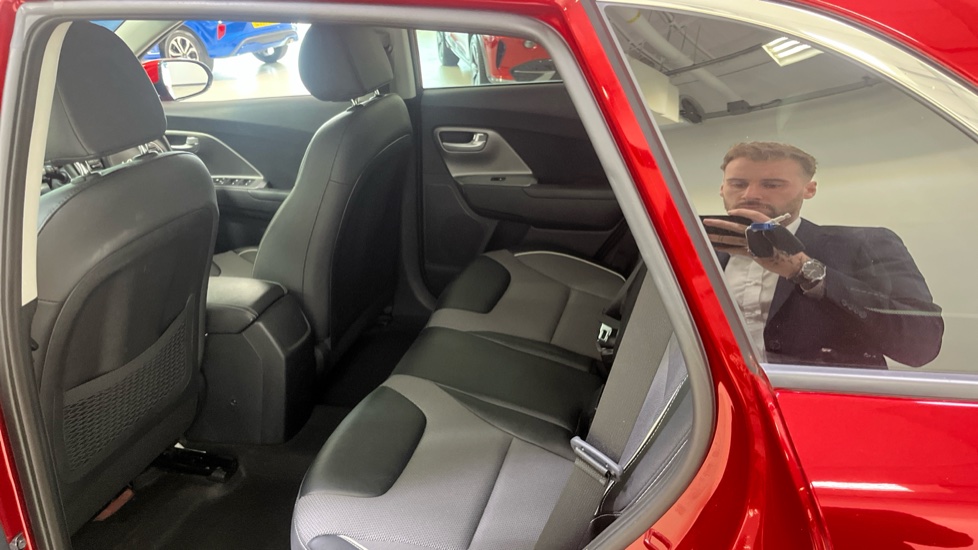 Kia E-Niro 150kW 2 Long Range 64kWh 5dr Auto Electric Estate - Image 16