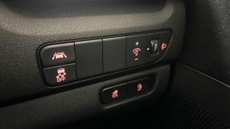 Kia E-Niro 150kW 2 Long Range 64kWh 5dr Auto Electric Estate - Image 28