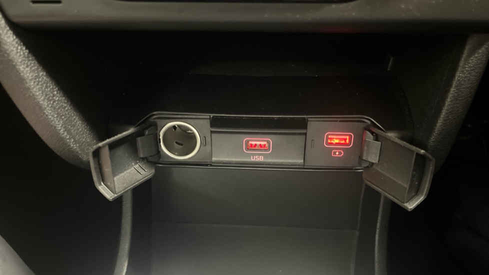 Kia E-Niro 150kW 2 Long Range 64kWh 5dr Auto Electric Estate - Image 34