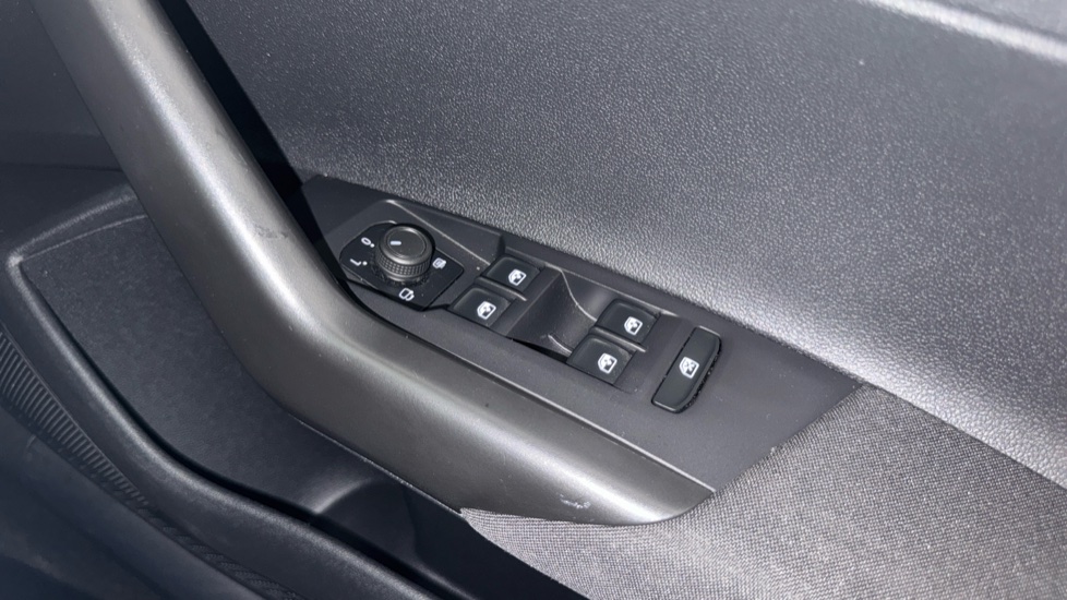 Volkswagen Taigo 1.0 TSI Life 5dr Petrol Hatchback - Image 28